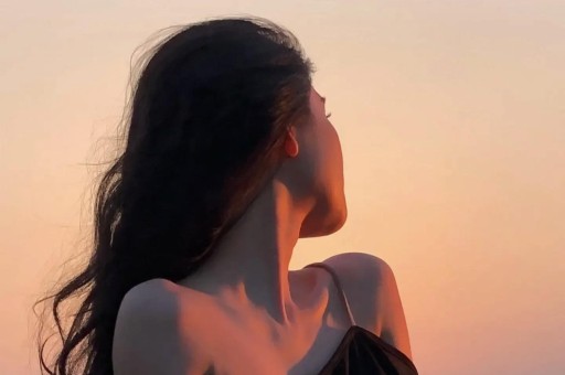 一天3大瓜！带着女儿偷腥、偷税漏税、滞留迪拜件件荒唐可笑